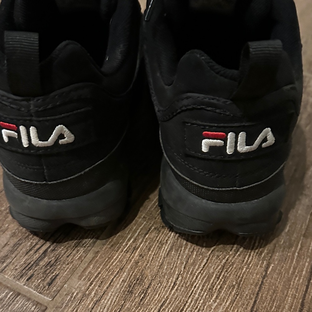 Fila  Black and Red Sneakers. Size 8 - Picture 3 of 7